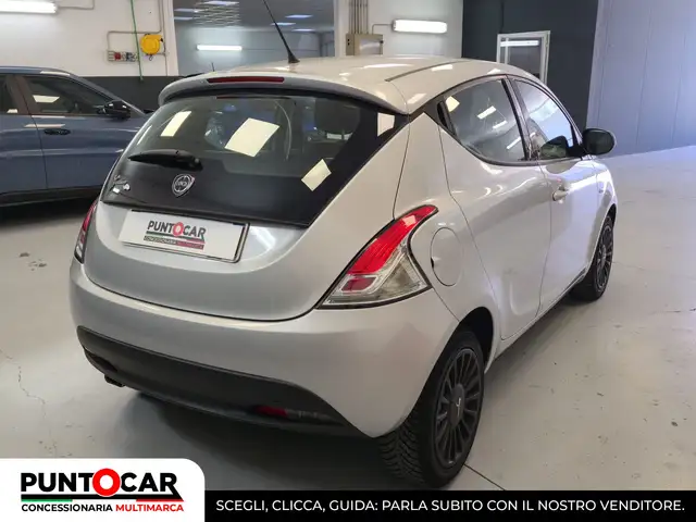 Lancia Ypsilon view 7