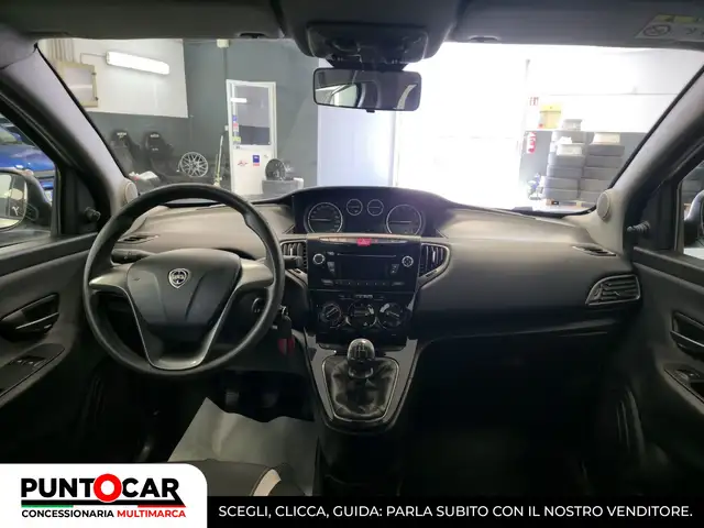 Lancia Ypsilon view 5