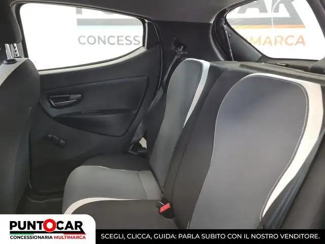 Lancia Ypsilon view 11