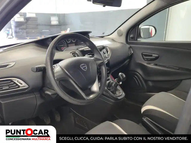 Lancia Ypsilon view 13