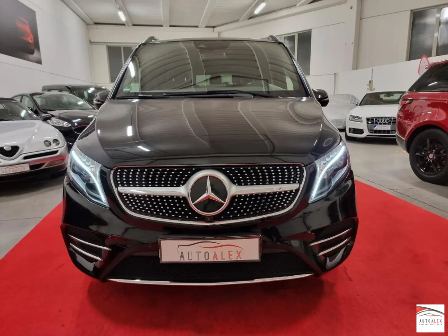 Mercedes-Benz V 300 d Aut. Premium AMG Extralong Noir - 2