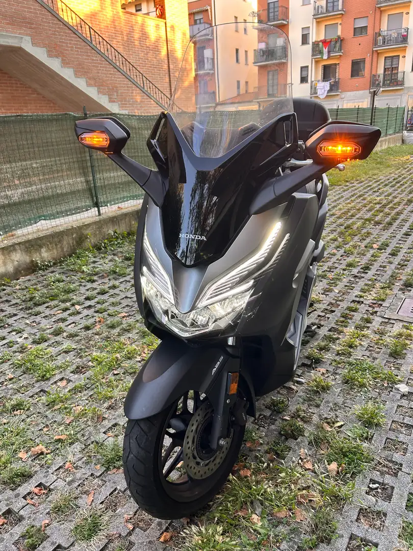 Honda Forza 300 Noir - 1