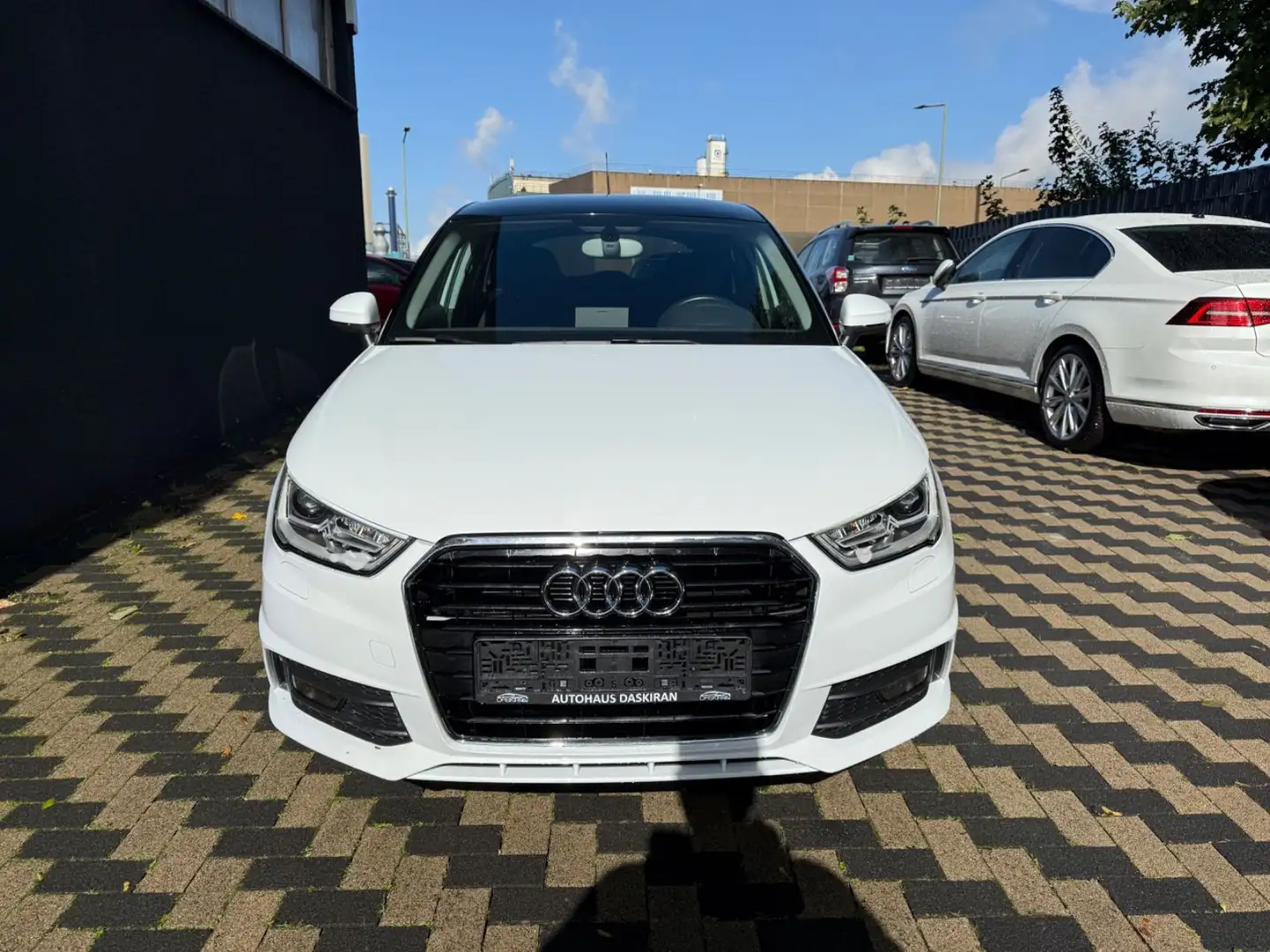 Audi A1 Sportback Sport S Line Navi Xenon Automatik Weiß - 2