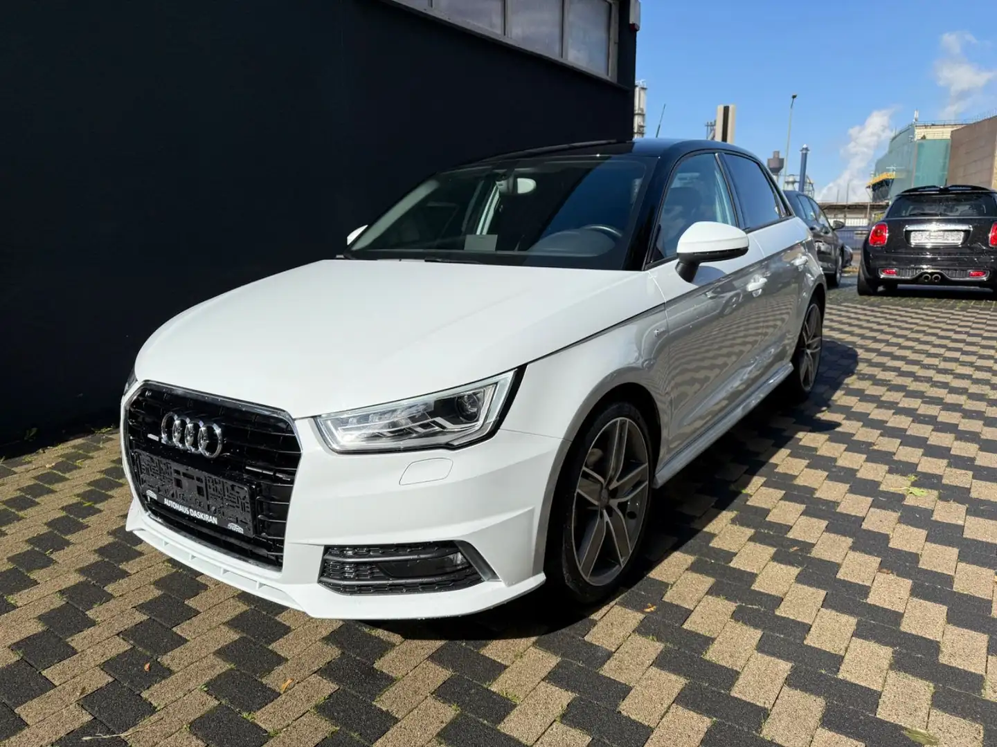 Audi A1 Sportback Sport S Line Navi Xenon Automatik Weiß - 1
