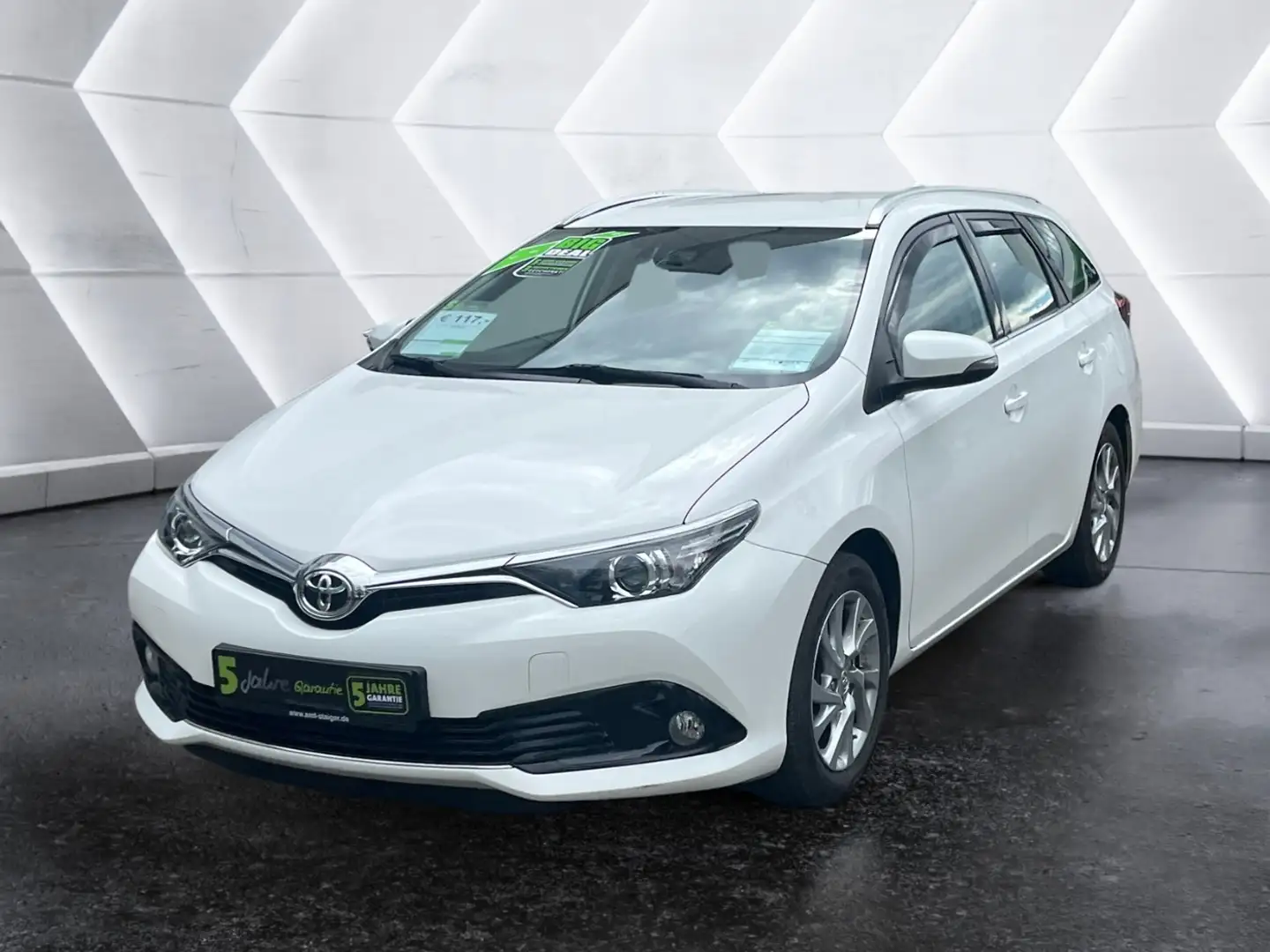 Toyota Auris 1.2 Turbo Touring Sports Edition-S FLA LM Biały - 2