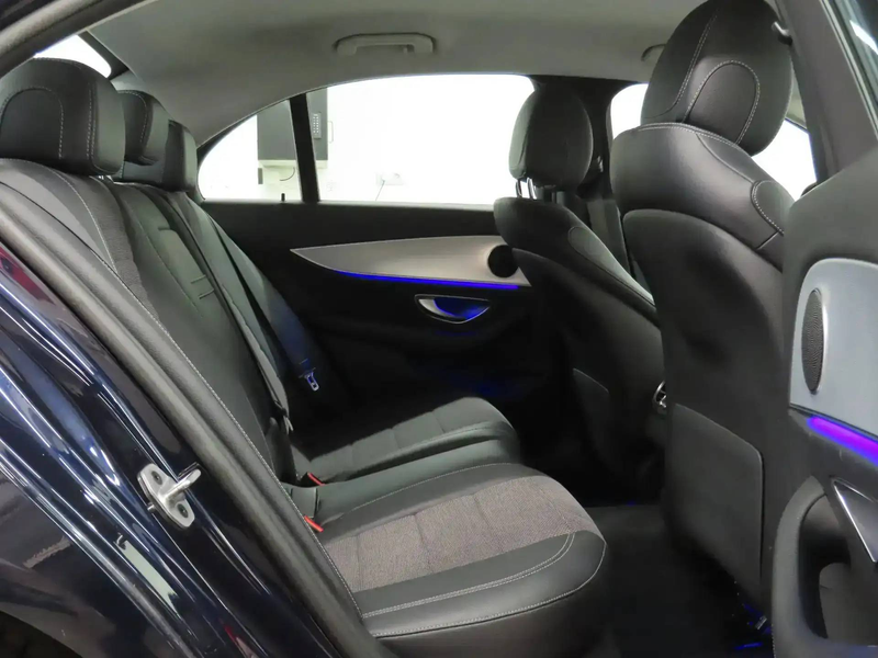 Mercedes-Benz E 200 d Berline Avantgarde *LED-NAVI-CUIR/TISSU SPORT* — photo 8