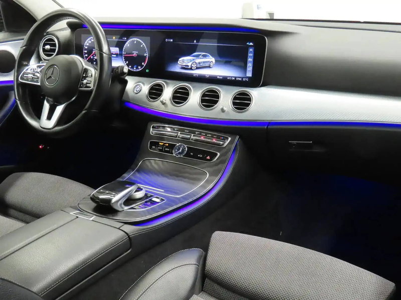 Mercedes-Benz E 200 d Berline Avantgarde *LED-NAVI-CUIR/TISSU SPORT* — photo 6