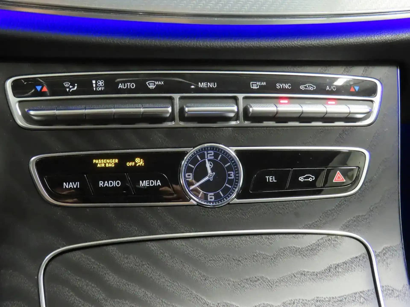 Mercedes-Benz E 200 d Berline Avantgarde *LED-NAVI-CUIR/TISSU SPORT* — photo 15