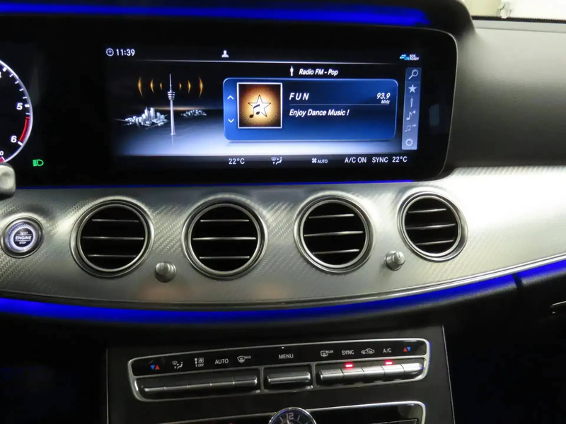 Mercedes-Benz E 200 d Berline Avantgarde *LED-NAVI-CUIR/TISSU SPORT* — photo 12