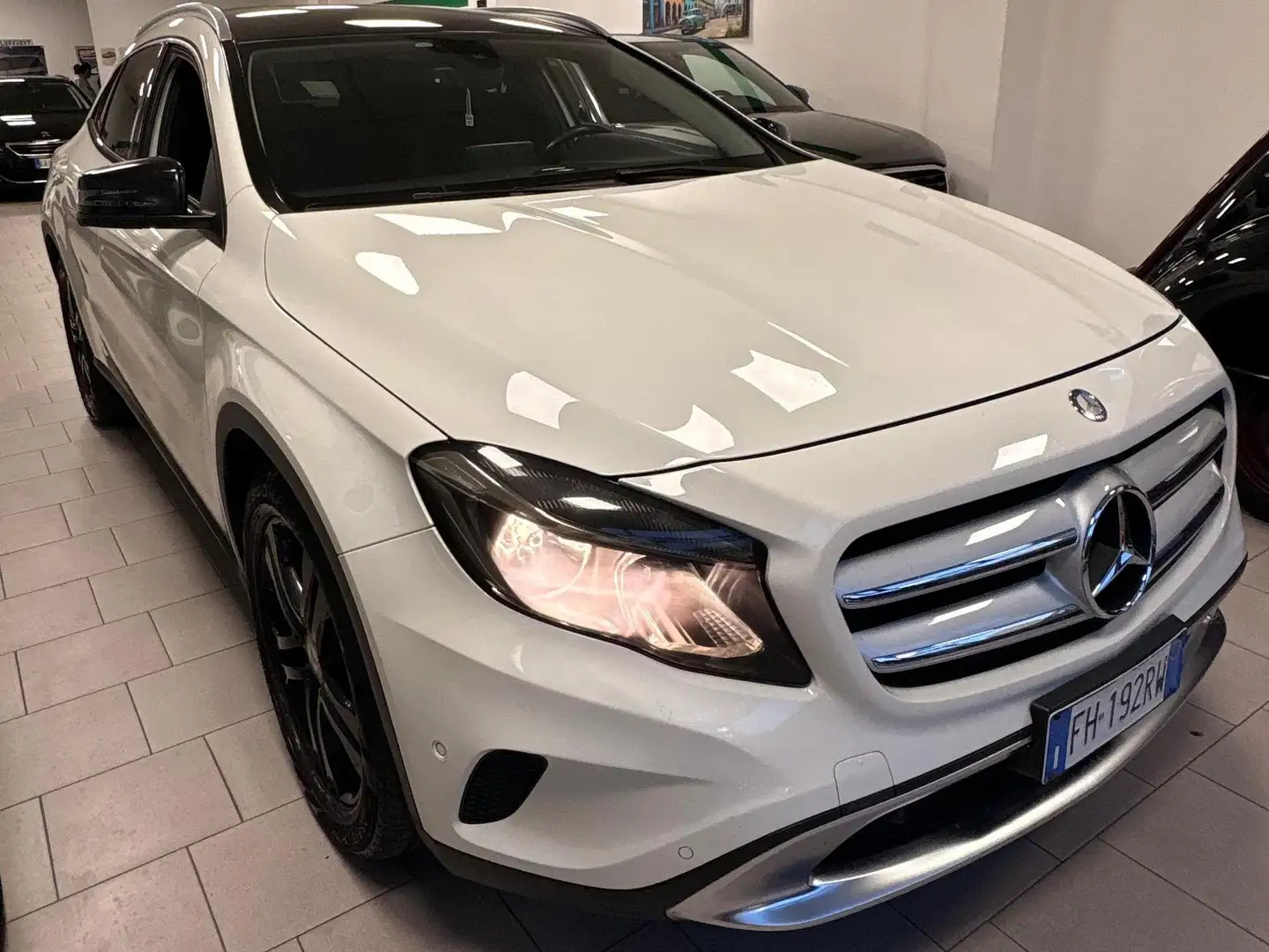 Mercedes-Benz GLA 220 GLA 2017 d Premium Sport 177cv auto Bianco - 1