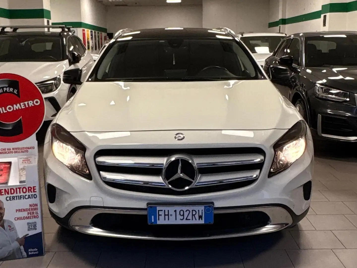Mercedes-Benz GLA 220 GLA 2017 d Premium Sport 177cv auto Bianco - 2