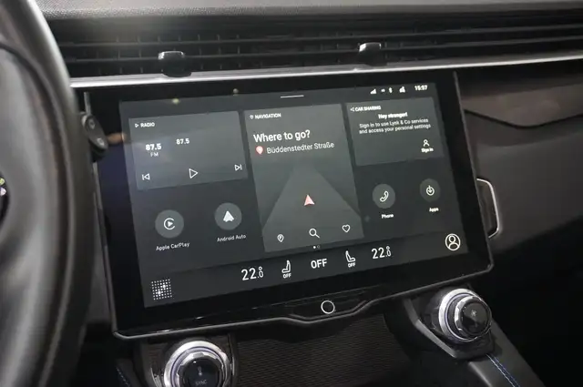 Lynk & Co 01 view 29