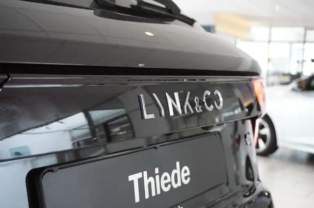 Lynk & Co 01 view 10