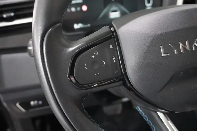 Lynk & Co 01 view 24