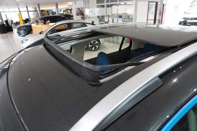 Lynk & Co 01 view 14