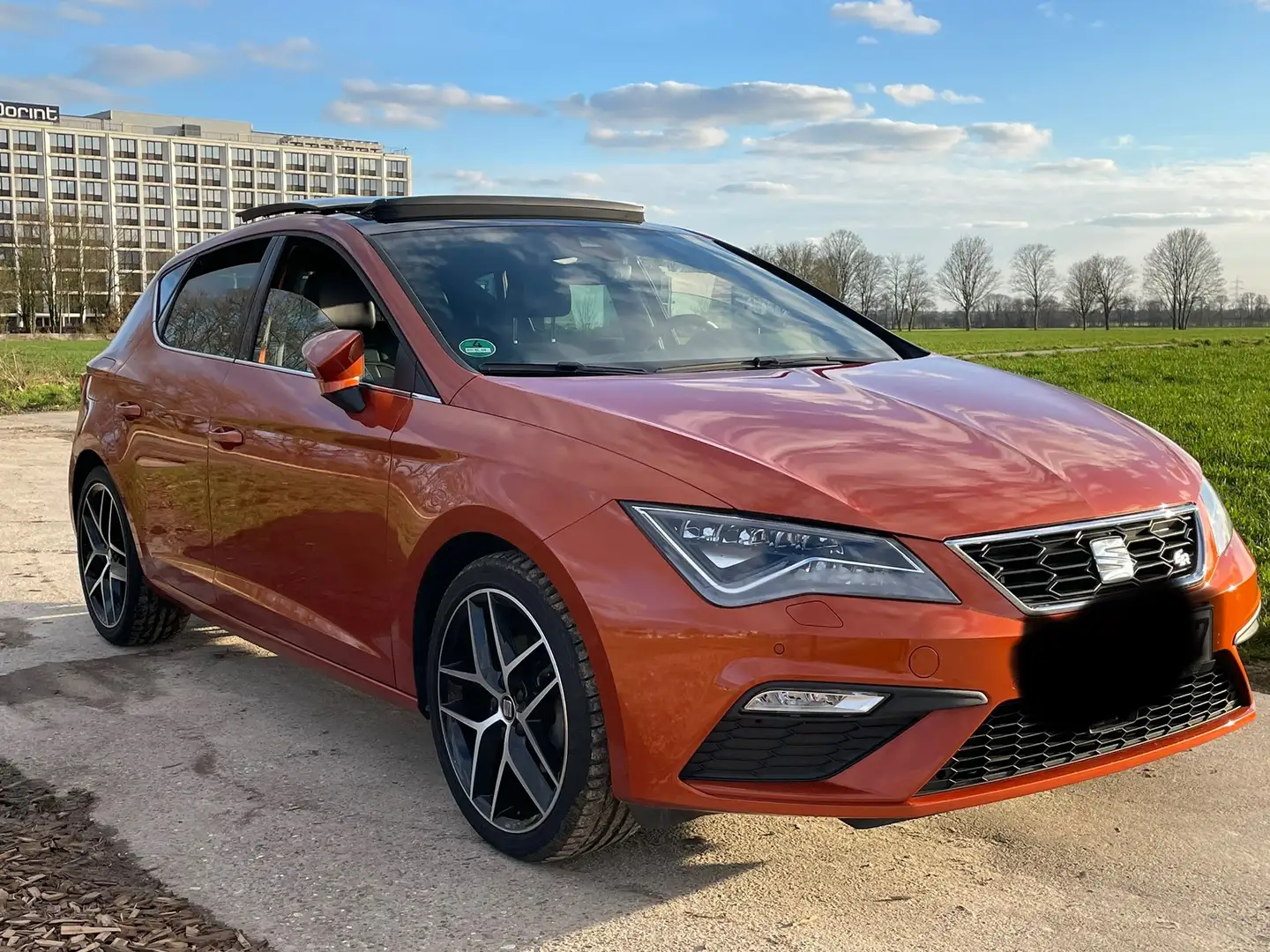 SEAT Leon Leon ST 1.5 TSI ACT DSG OPF FR Orange - 1