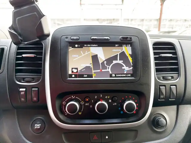 Renault Trafic view 12