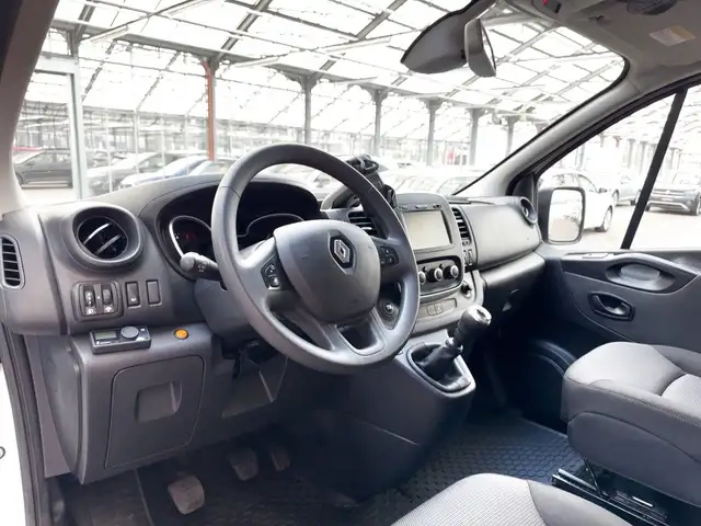Renault Trafic view 9