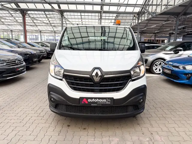 Renault Trafic view 2