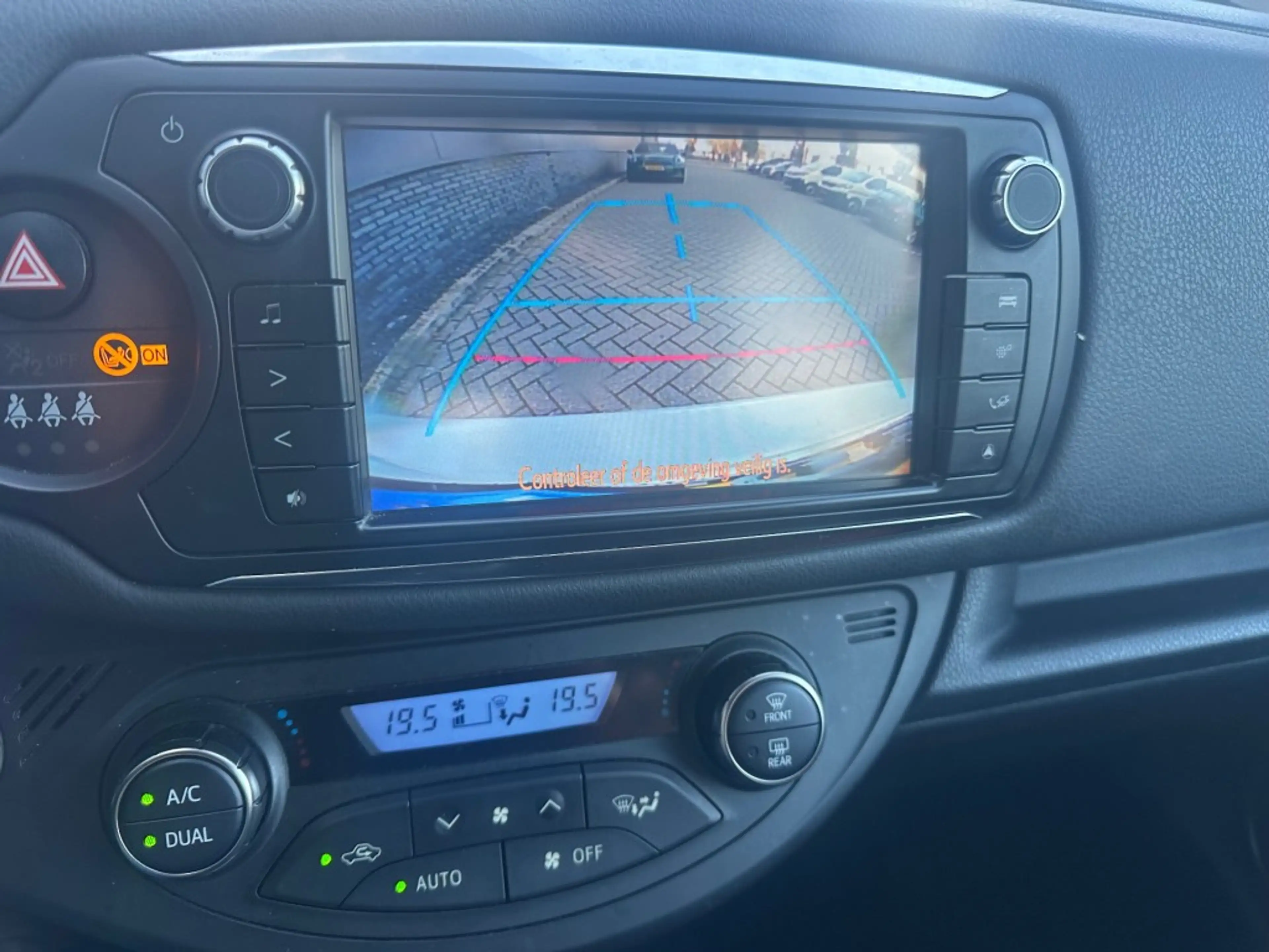 Toyota Yaris 1.5 HYBRID DYNAMIC — photo 15