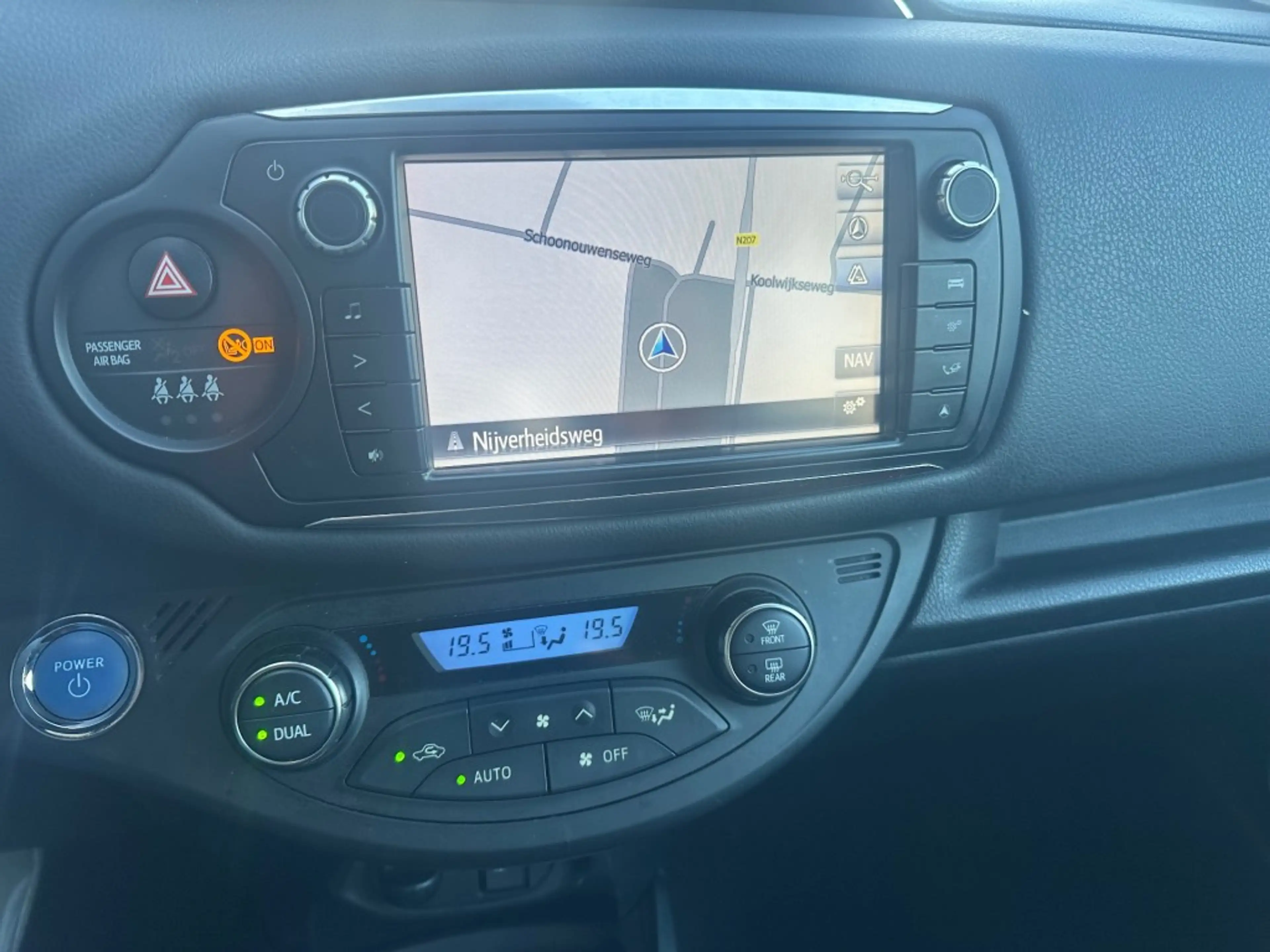 Toyota Yaris 1.5 HYBRID DYNAMIC — photo 14