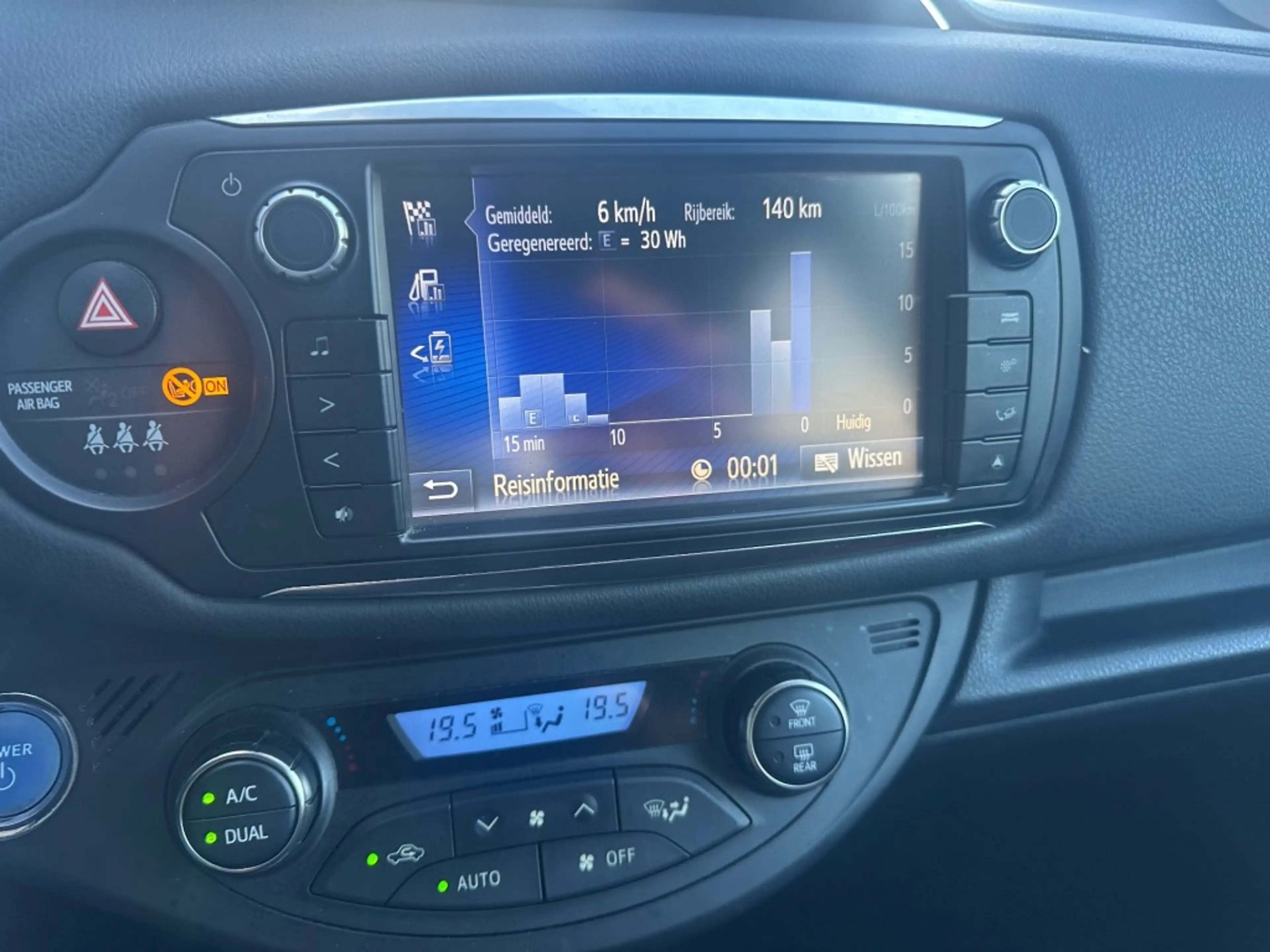 Toyota Yaris 1.5 HYBRID DYNAMIC — photo 13