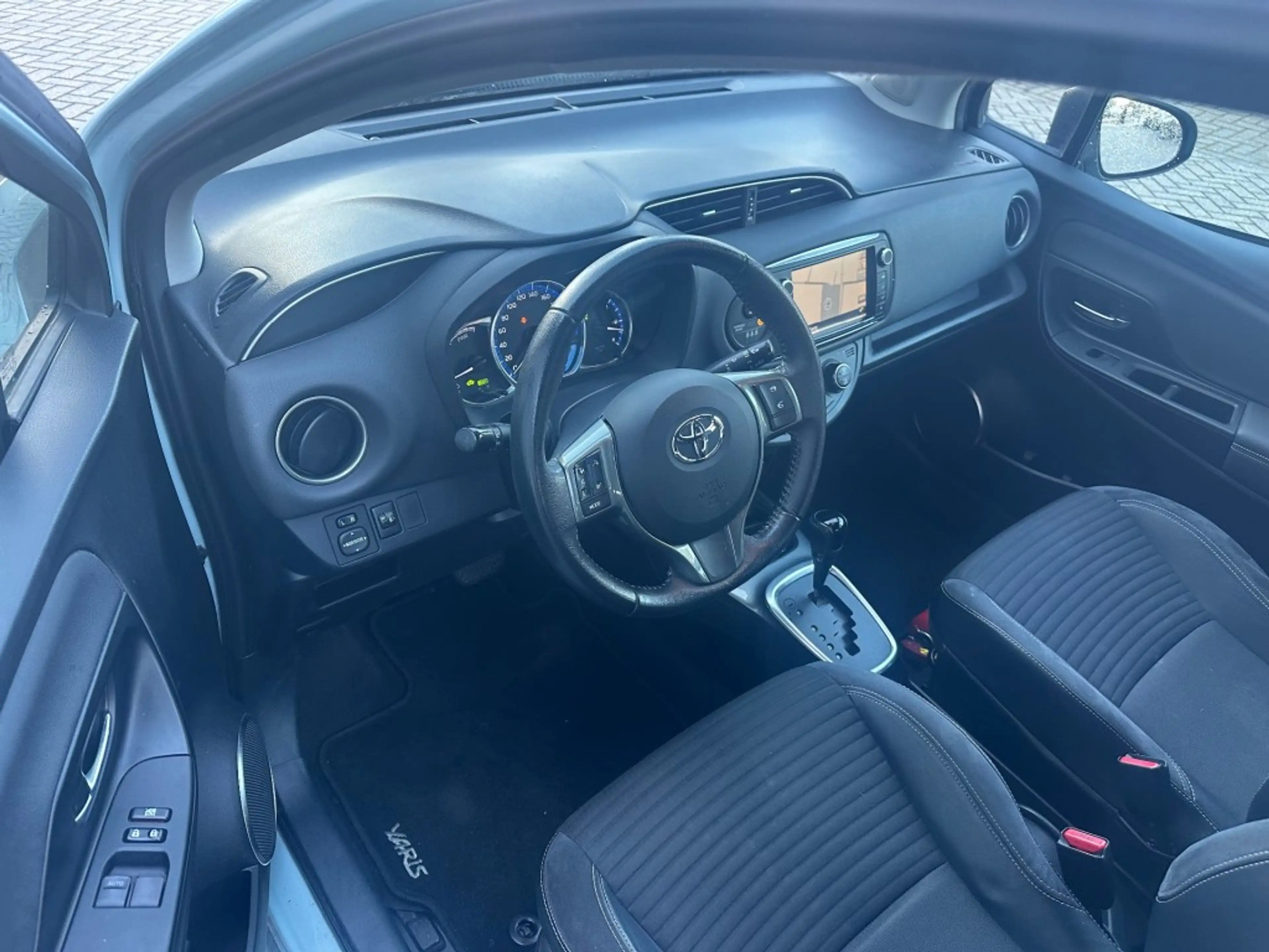 Toyota Yaris 1.5 HYBRID DYNAMIC — photo 7