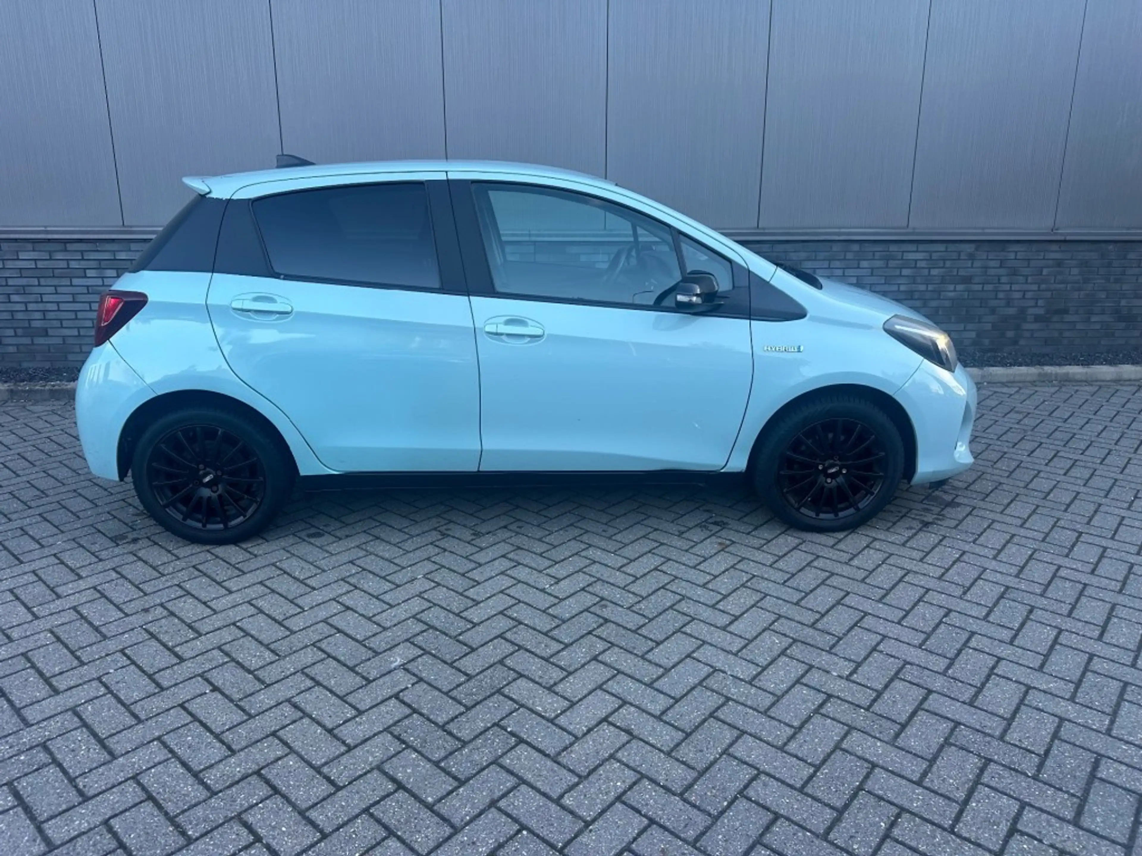 Toyota Yaris 1.5 HYBRID DYNAMIC — photo 3