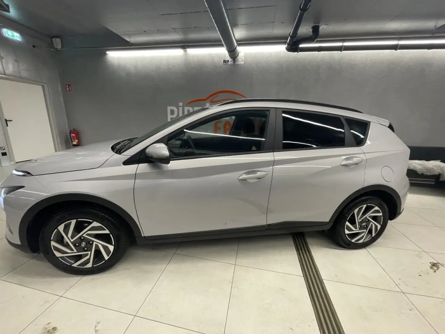 Hyundai BAYON GO Plus 1.0 T-GDI DCT y5bu3 Grigio - 2