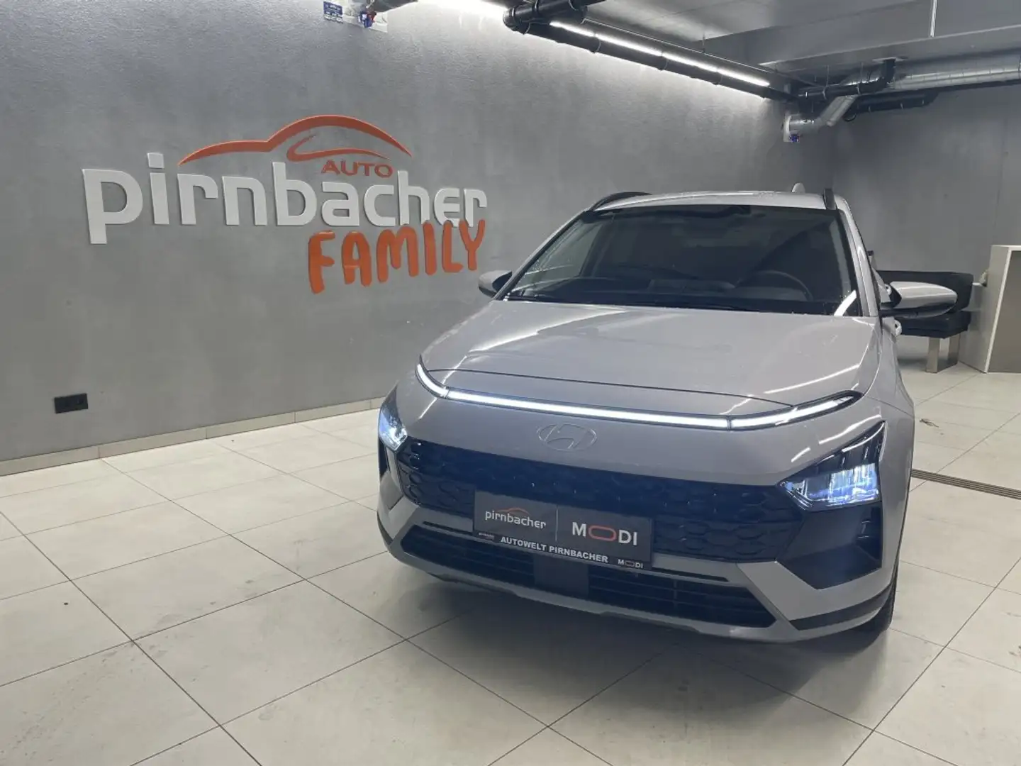 Hyundai BAYON GO Plus 1.0 T-GDI DCT y5bu3 Grau - 1