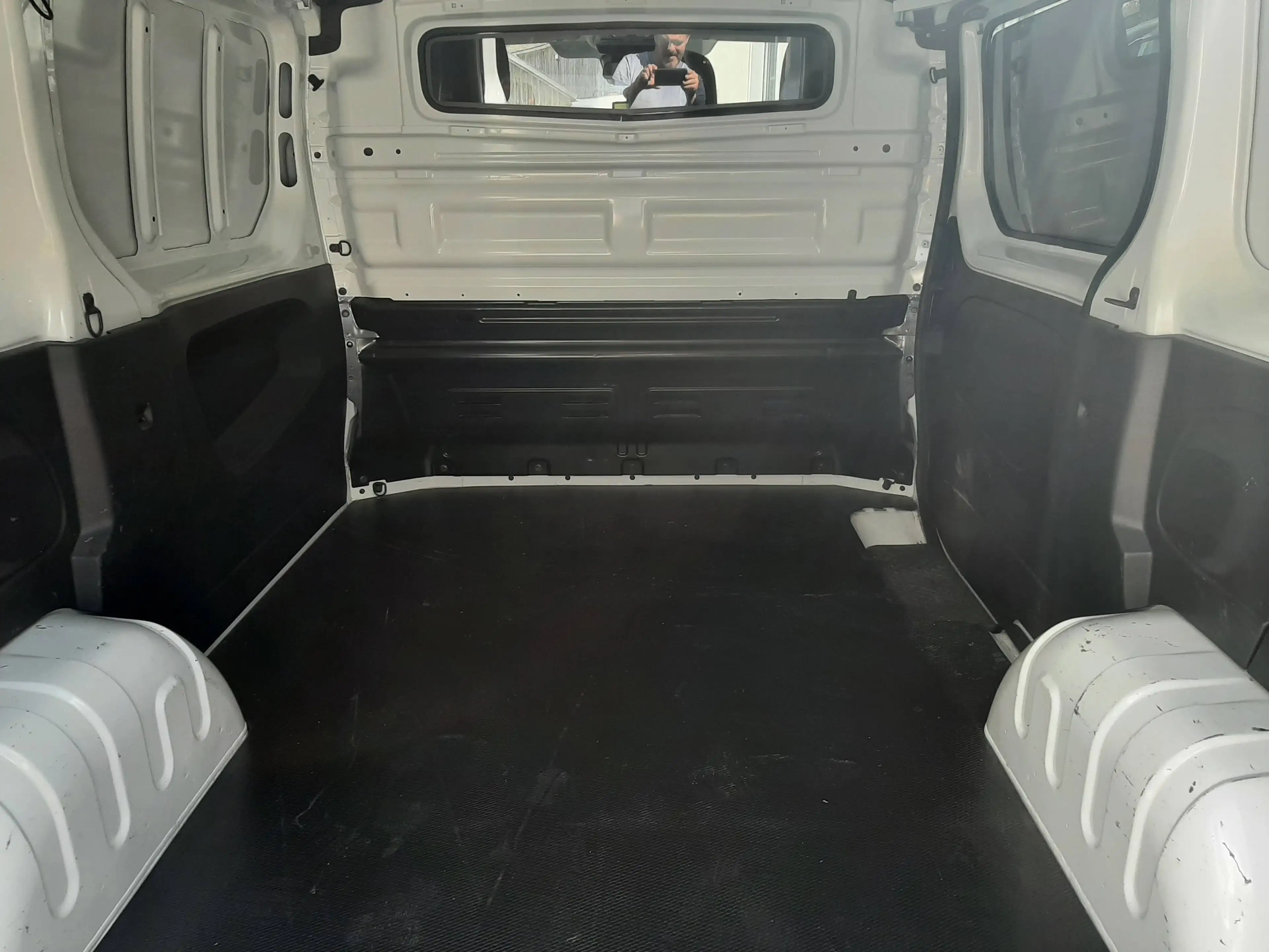 Renault Trafic L1H1 2,8t Komfort Klima Tempomat AHK Fenster LED PDC Netto 12185 — photo 13