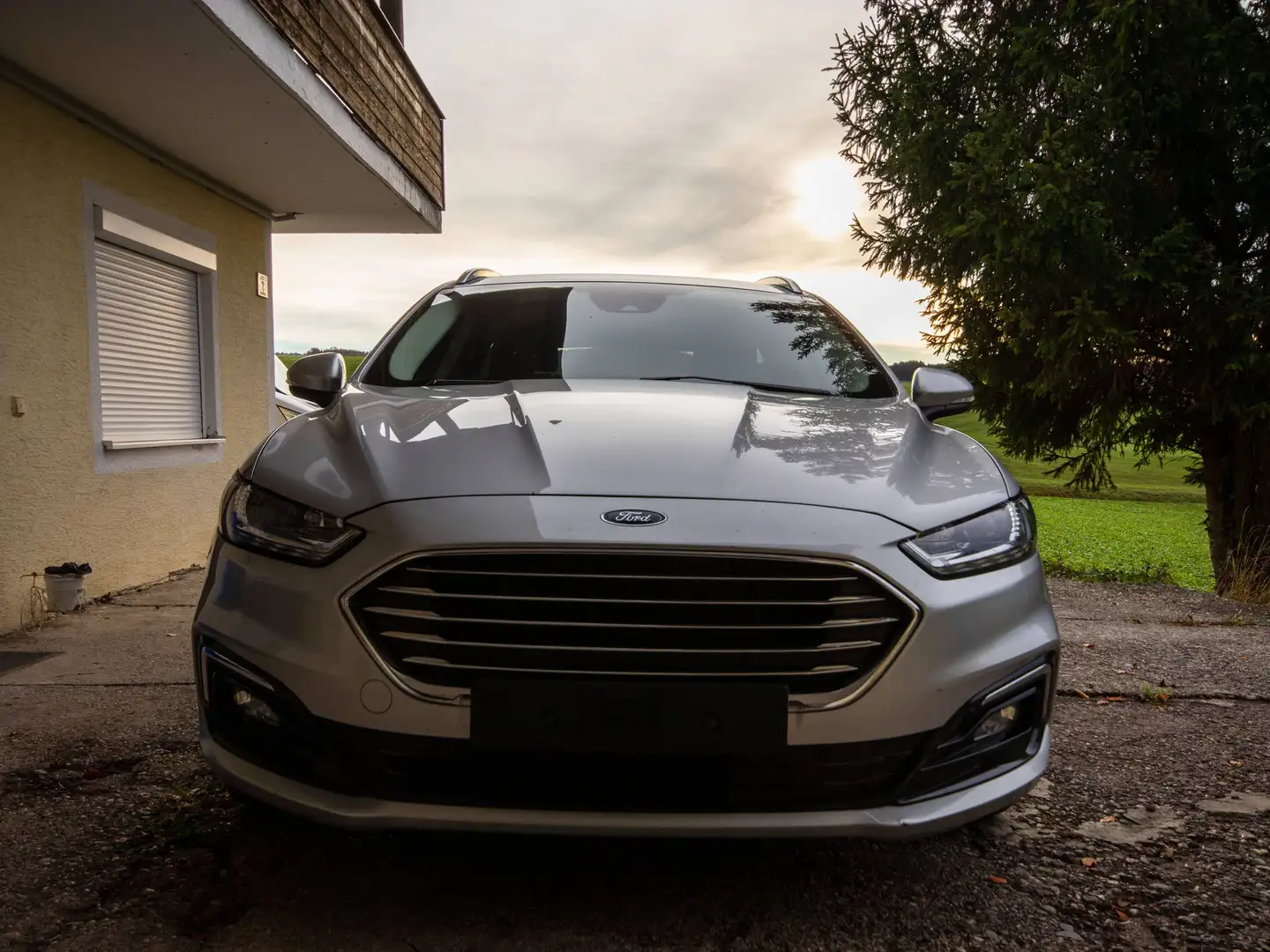 Ford Mondeo Mondeo Traveller Titanium 2,0 EcoBlue SCR Aut. Titanium Silber - 2