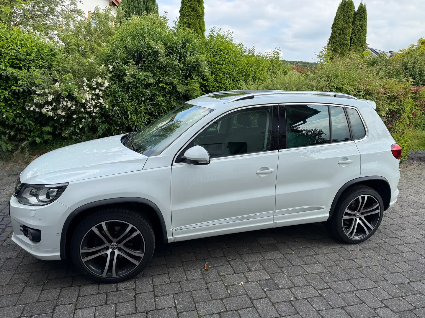 Volkswagen Tiguan Tiguan Diesel 2.0 TDI SCR BlueMotion Technology Sp Bílá - 1