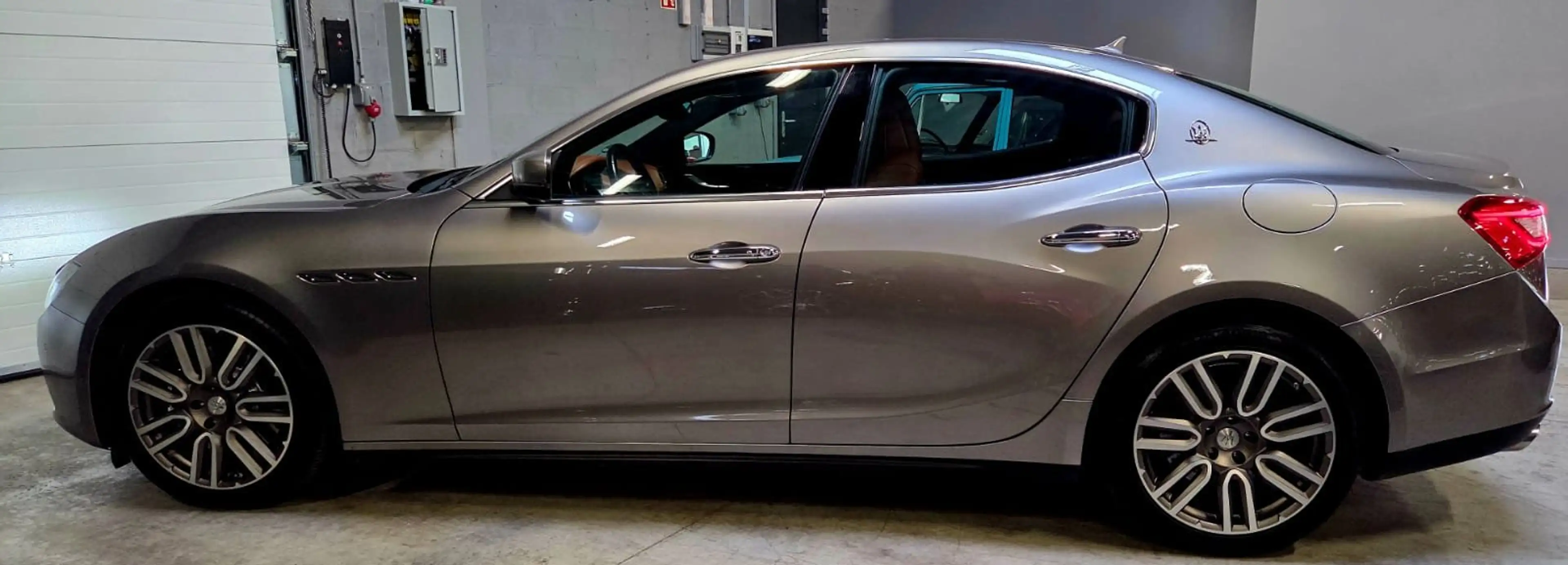 Maserati Ghibli Ghibli 3.0 V6 275 D GranLusso — photo 8