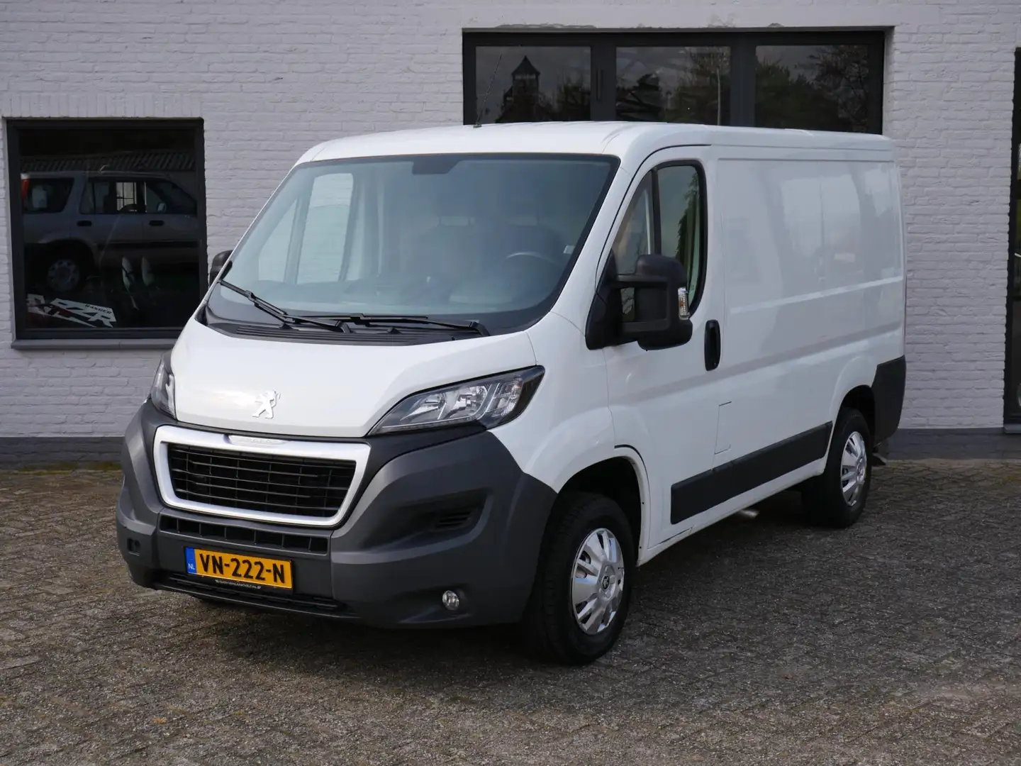 Peugeot Boxer 330 2.2 HDI L1H1 Première AIRCO NAVI CAMERA Wit - 1