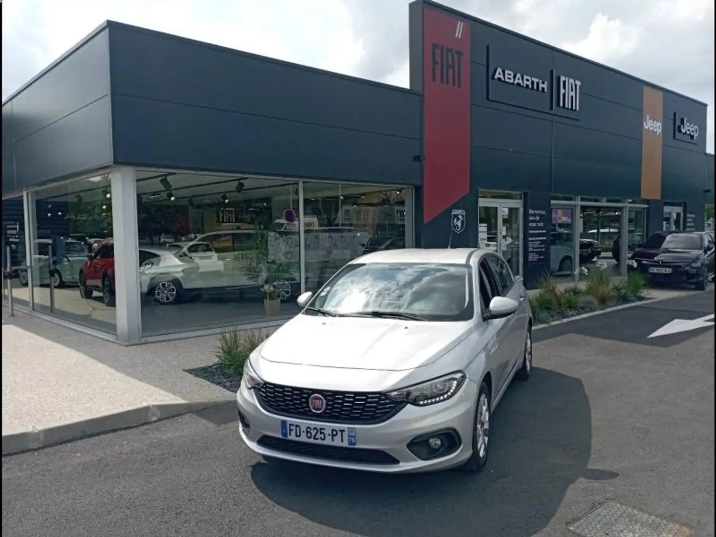 Fiat Tipo 1.4 95ch Easy MY19 5p Grijs - 1