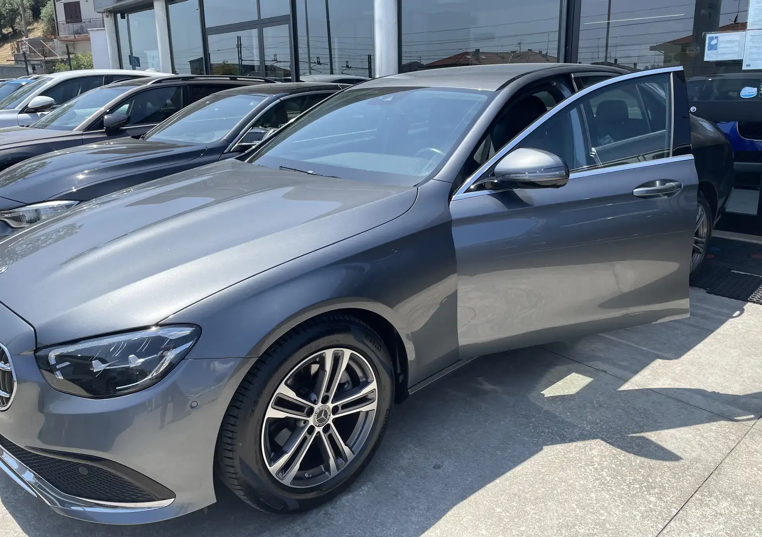 Mercedes-Benz E 200 Classe E - W213 Berlina d Business Sport auto my20 Šedá - 1