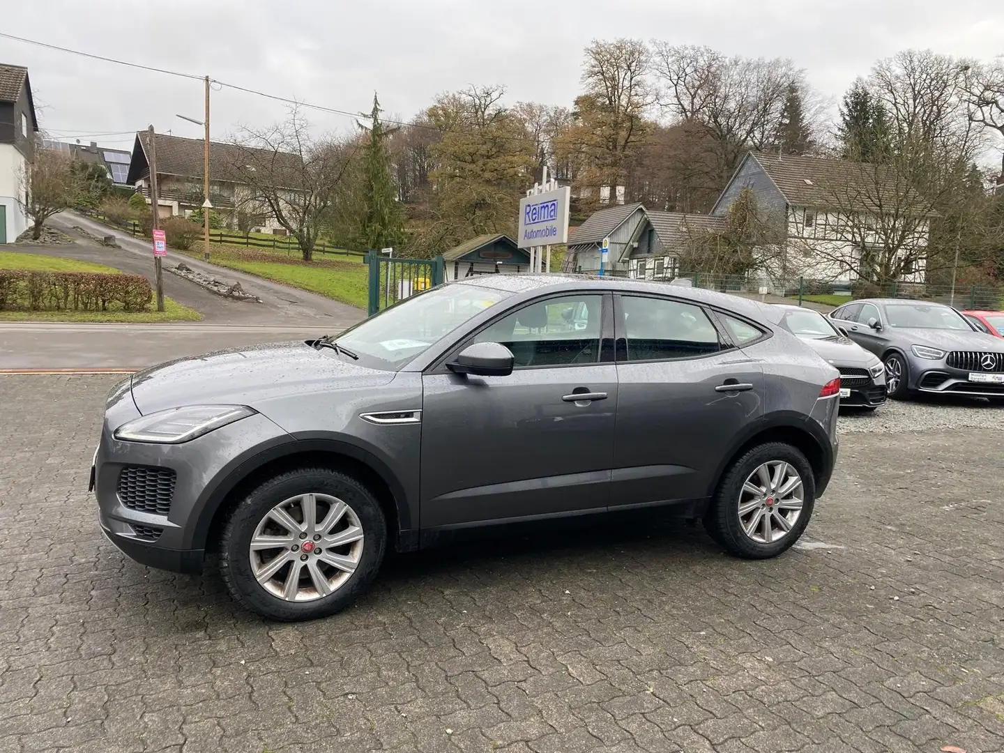Jaguar E-Pace E-Pace AWD Automatik, Navi, LED, Leder Grau - 2