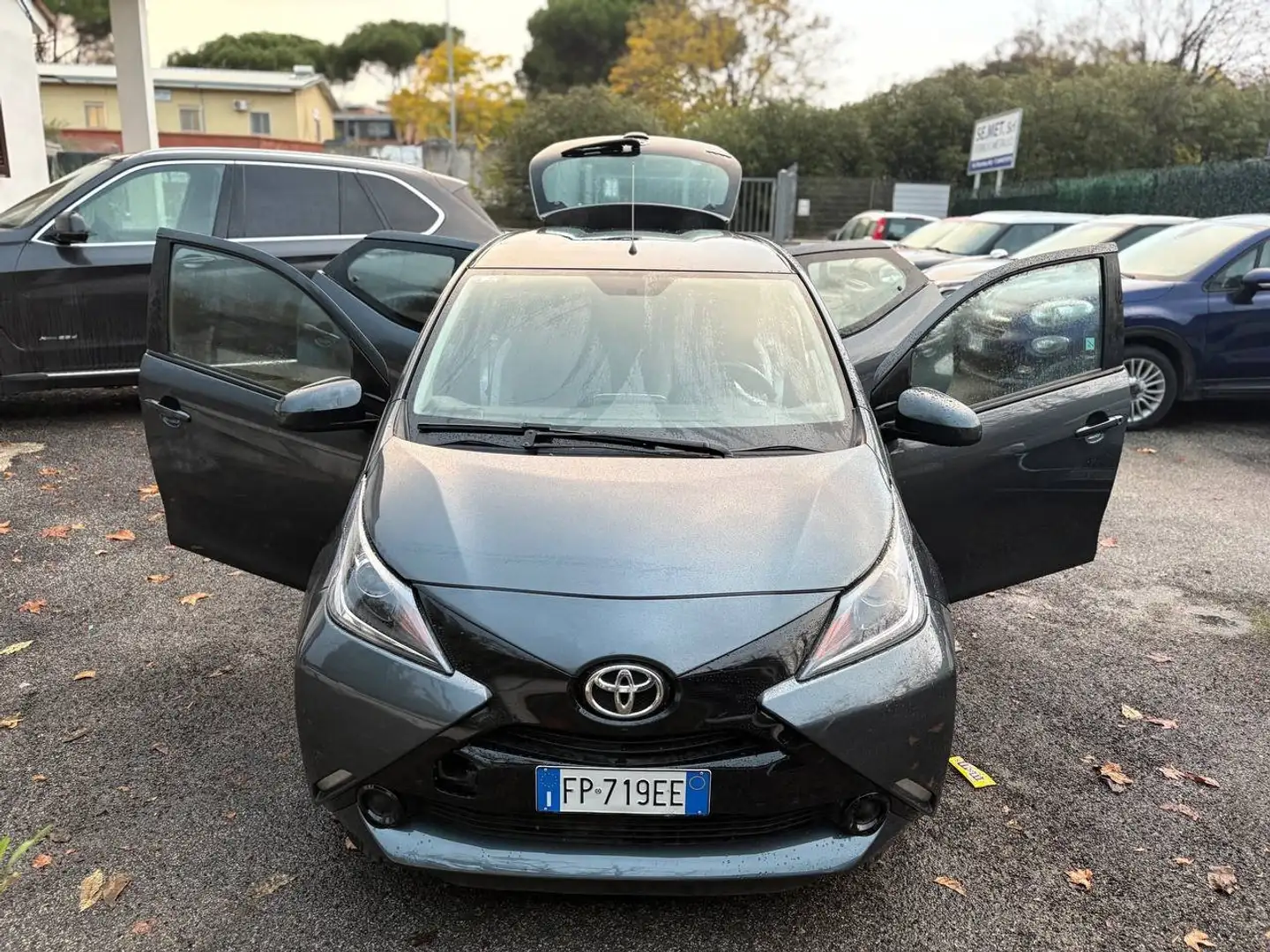Toyota Aygo Aygo II 2014 5p 1.0 x-wave Bordeaux tss m-mt Grijs - 2