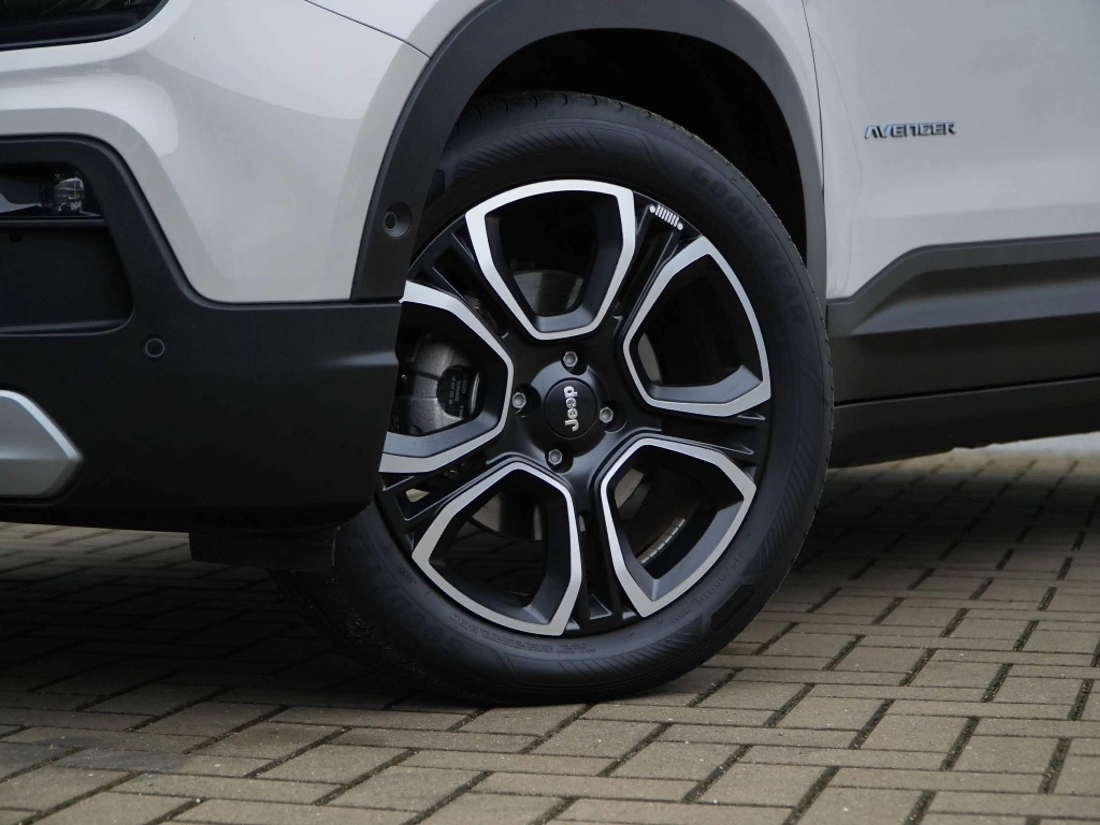 Jeep Avenger Altitude 54kWh | Leder | Camera | Winter | Navi | — photo 3