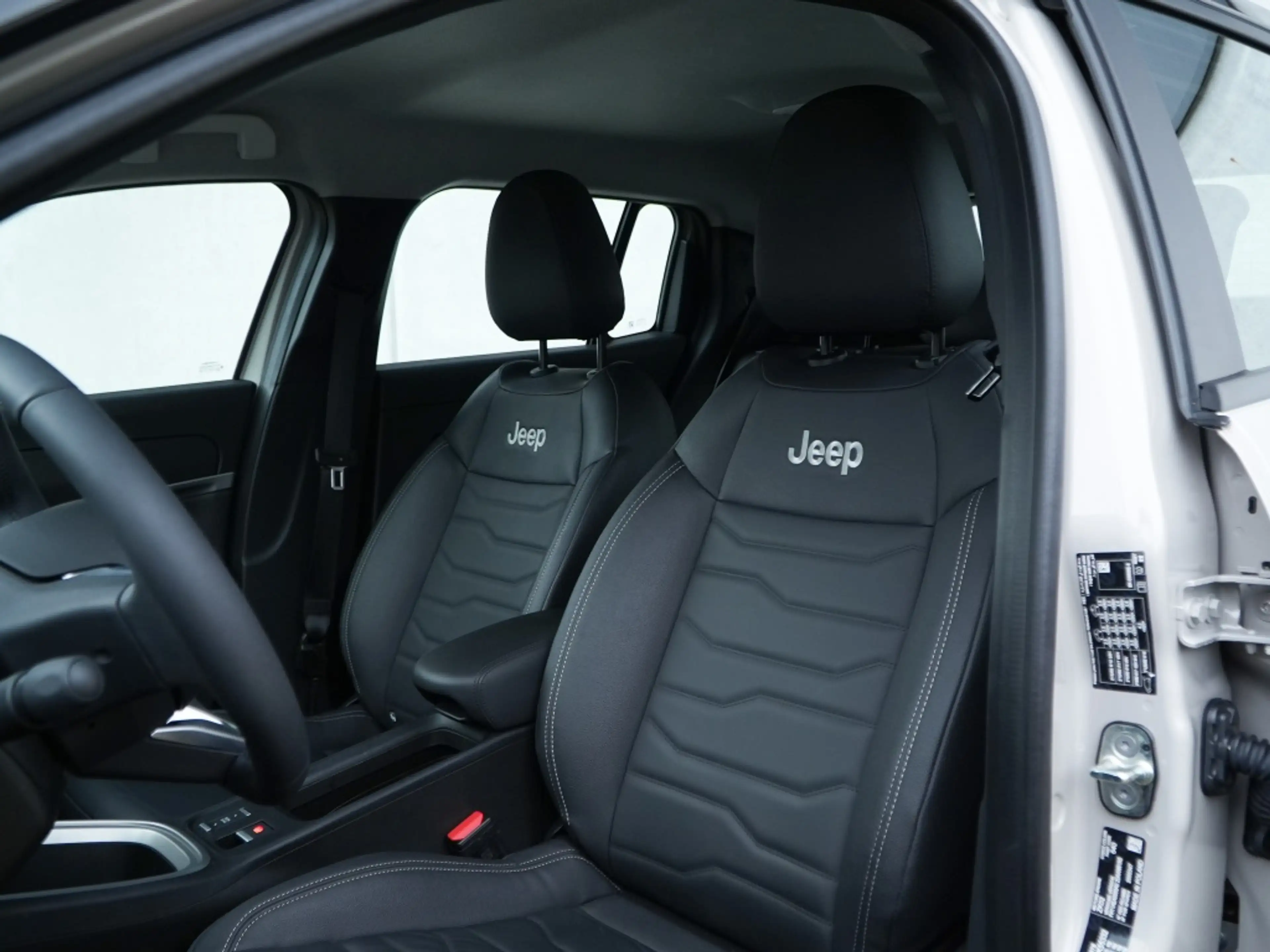 Jeep Avenger Altitude 54kWh | Leder | Camera | Winter | Navi | — photo 10
