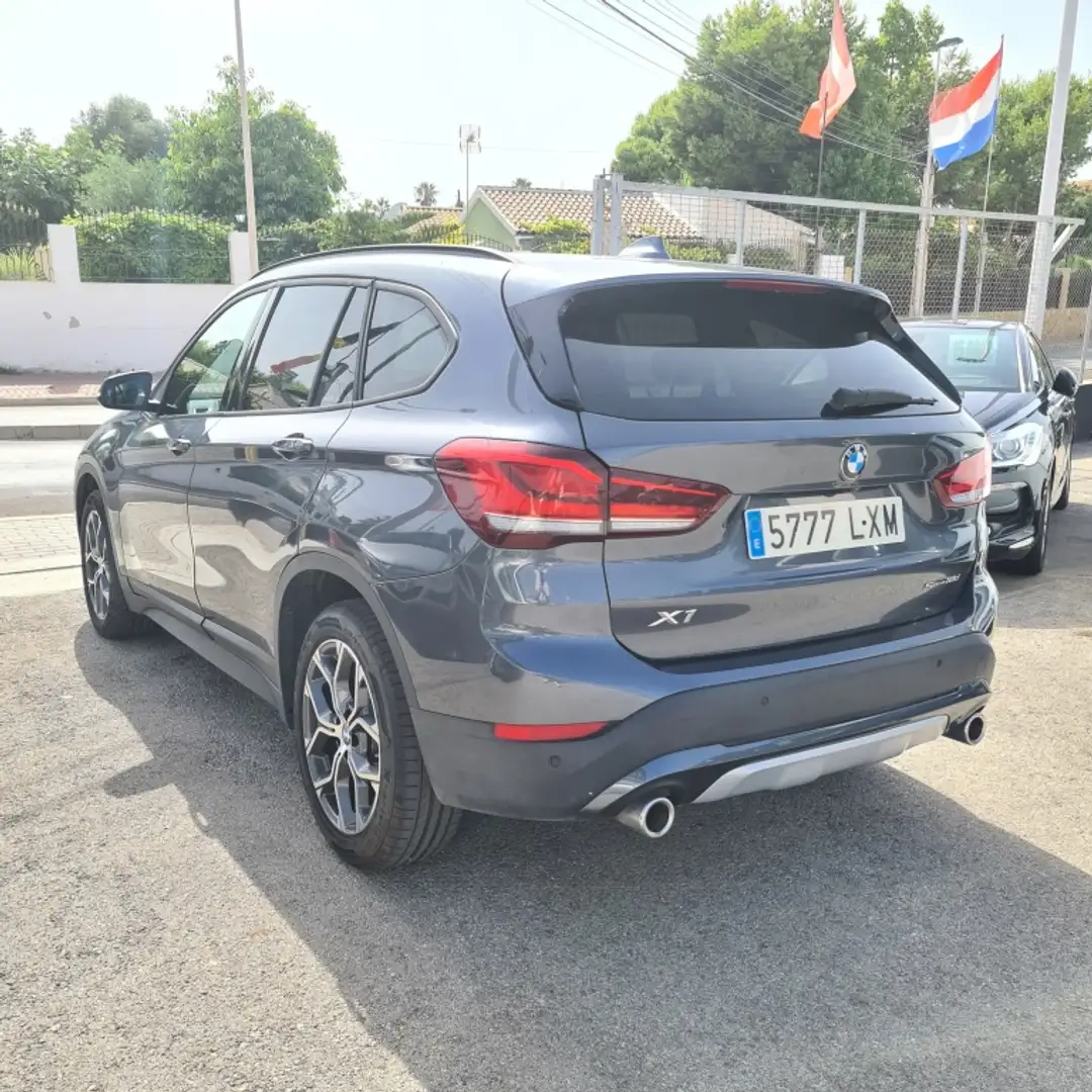 BMW X1 sDrive 18dA Grijs - 2