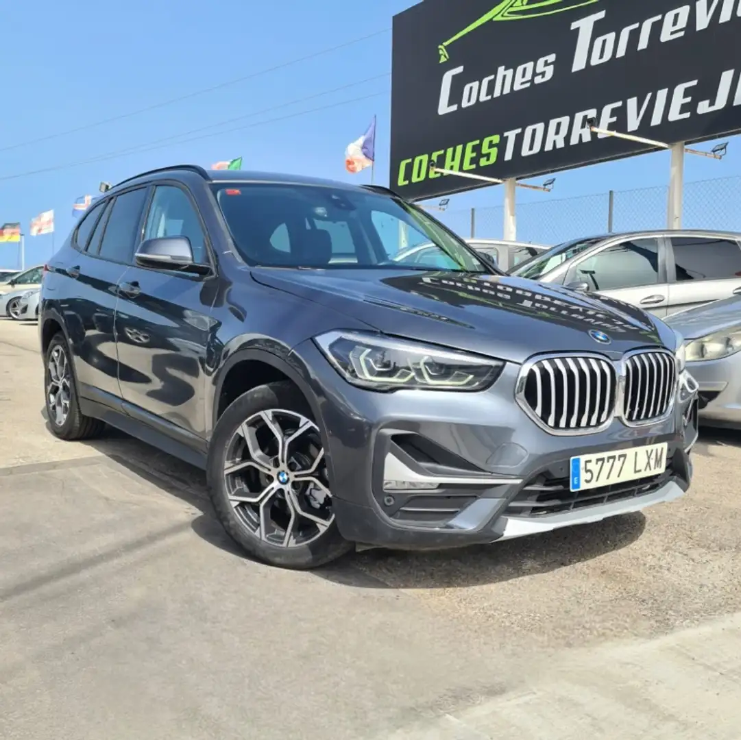BMW X1 sDrive 18dA Grijs - 1