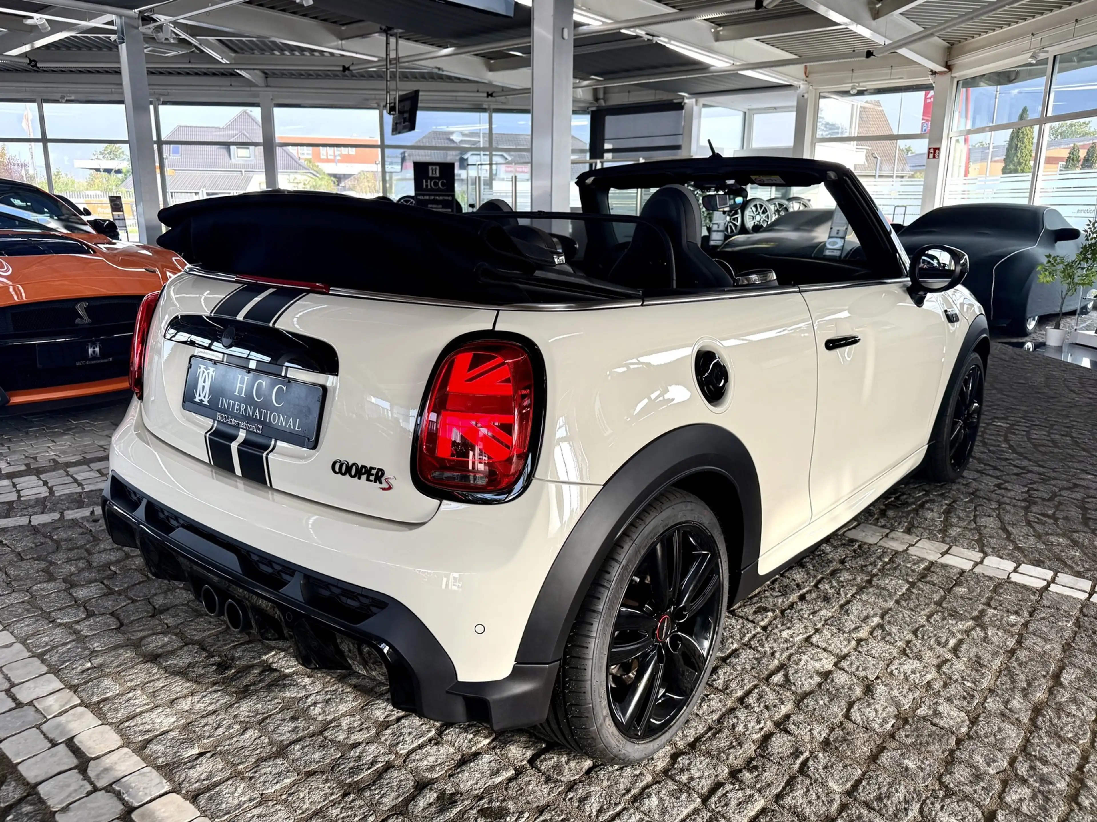 MINI Cooper S Automatik John Works Trim Cabrio — photo 11