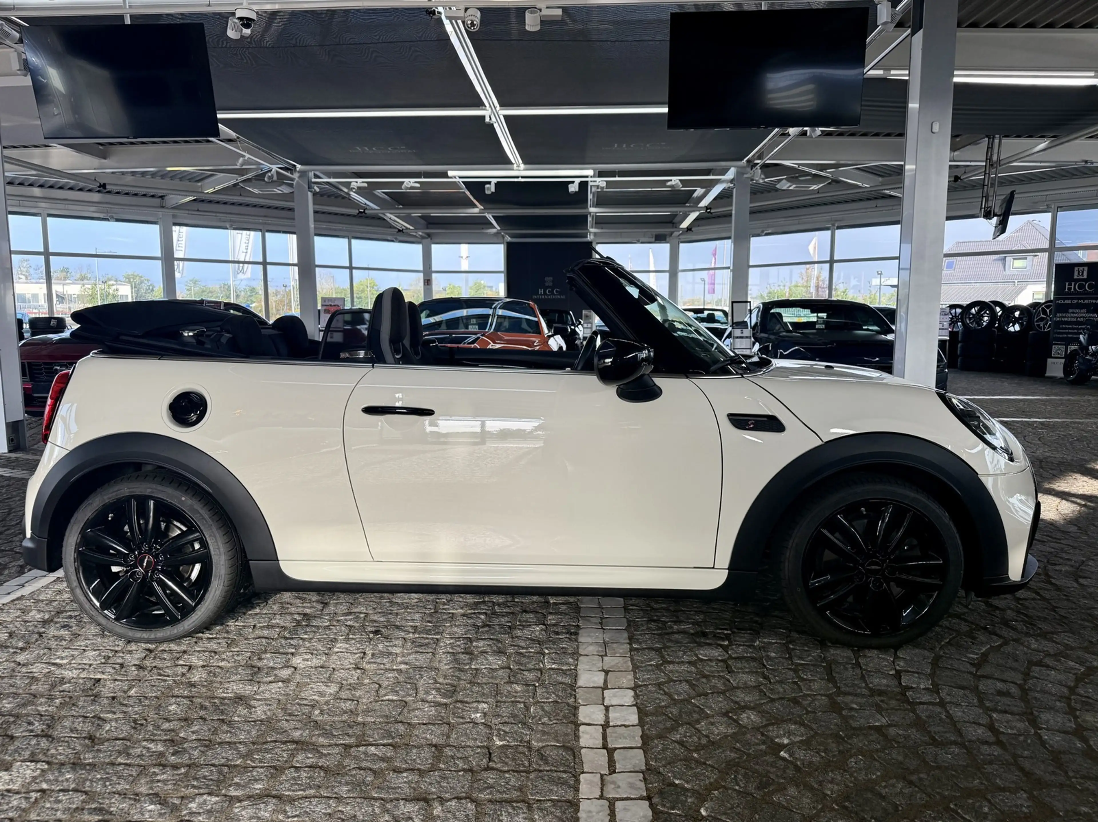 MINI Cooper S Automatik John Works Trim Cabrio — photo 4