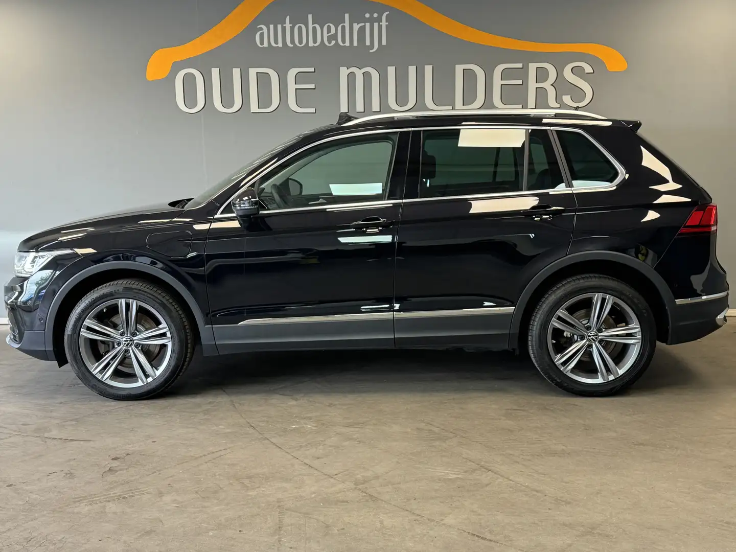 Volkswagen Tiguan 1.4 TSI Stoelverwarming/Panoramadak/ACC Zwart - 2