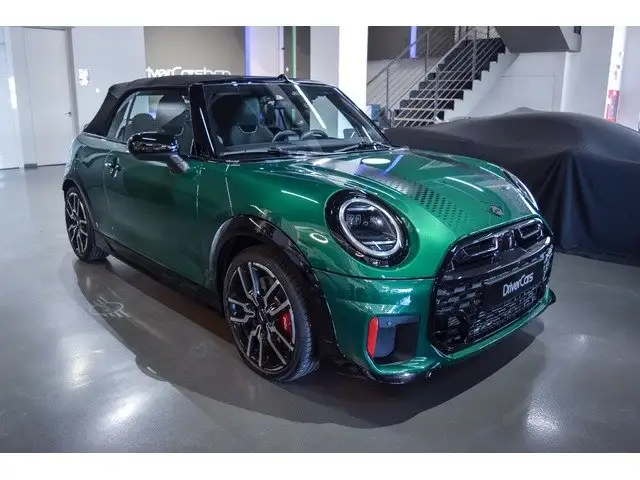 MINI Convertible view 3