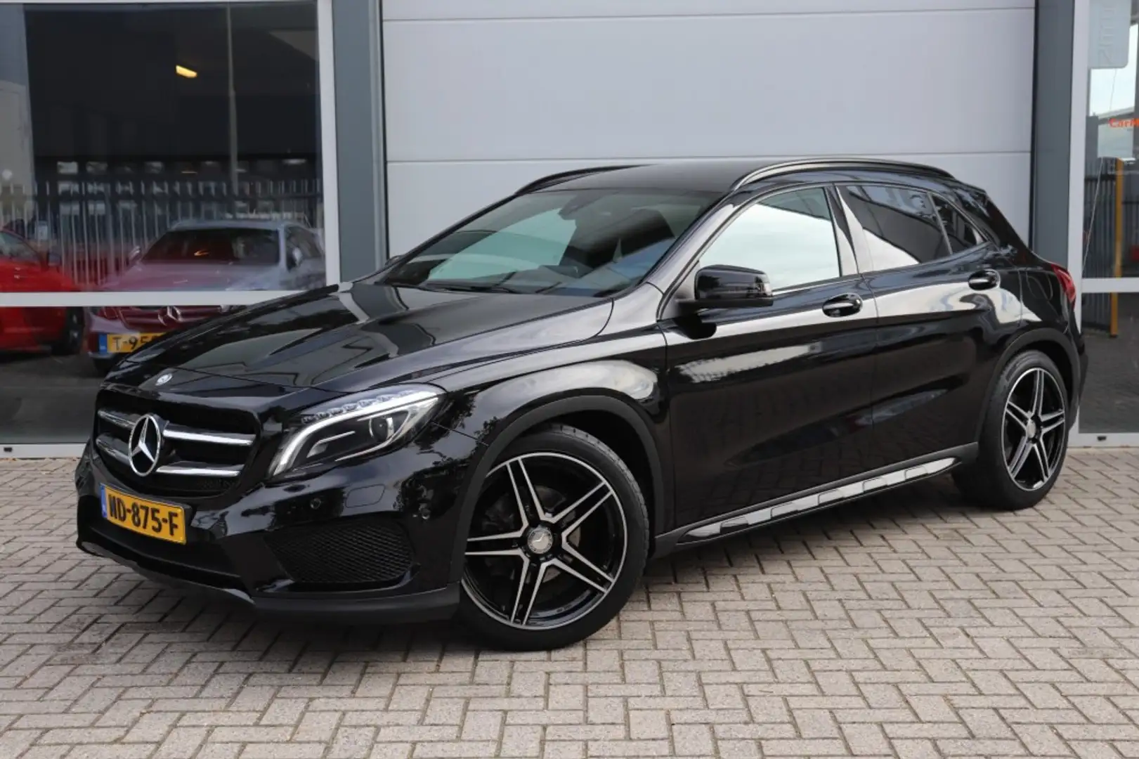 Mercedes-Benz GLA 180 180 AMG AUT/ORIG.NL/BI-XENON/CLIMA/CRUISE/19 Zwart - 1