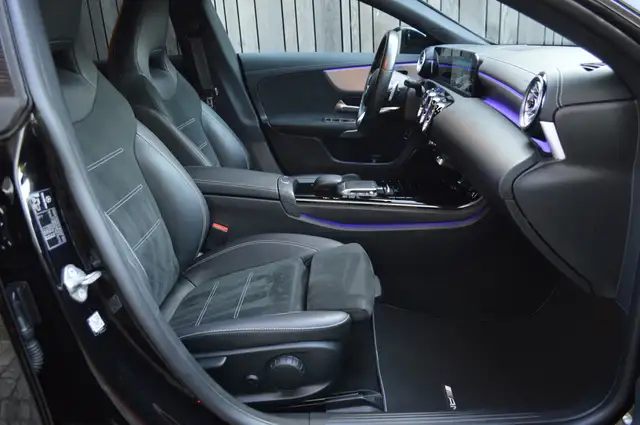 Mercedes-Benz Cla view 10