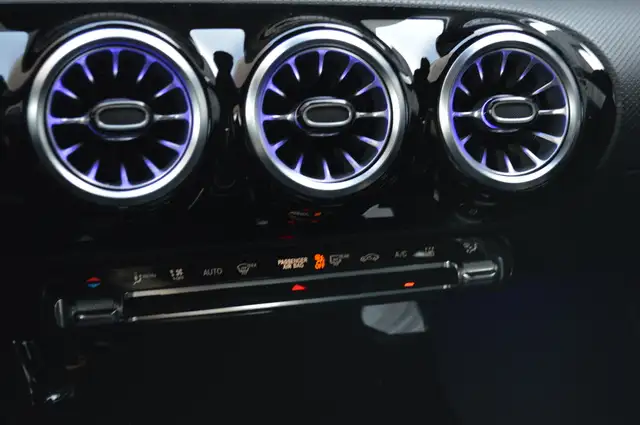 Mercedes-Benz Cla view 13